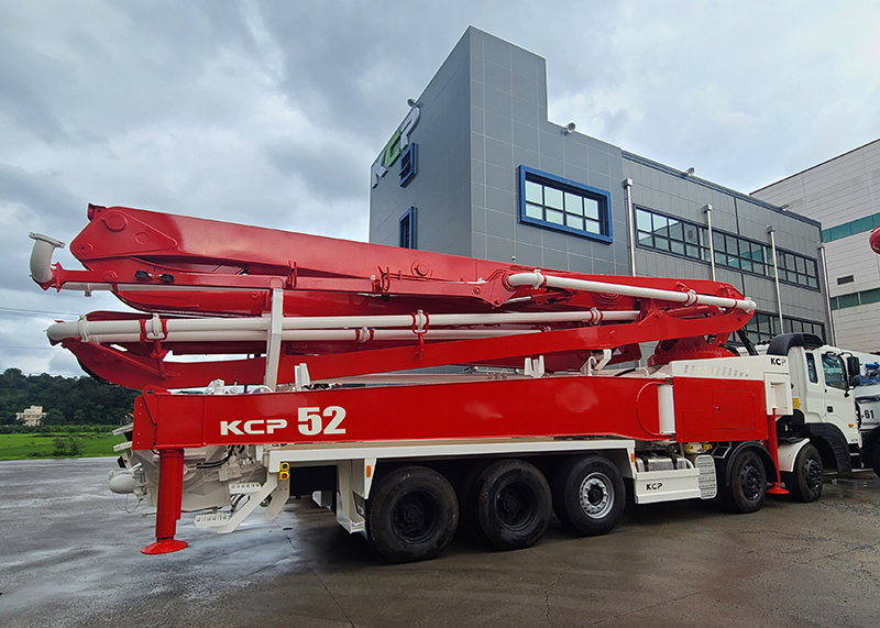 АО "Uzbek Leasing International A.O." и "KCP HEAVY INDUSTRIES Co., LTD" предлагают в лизинг новый автобетононасос KCP52ZX6170. 